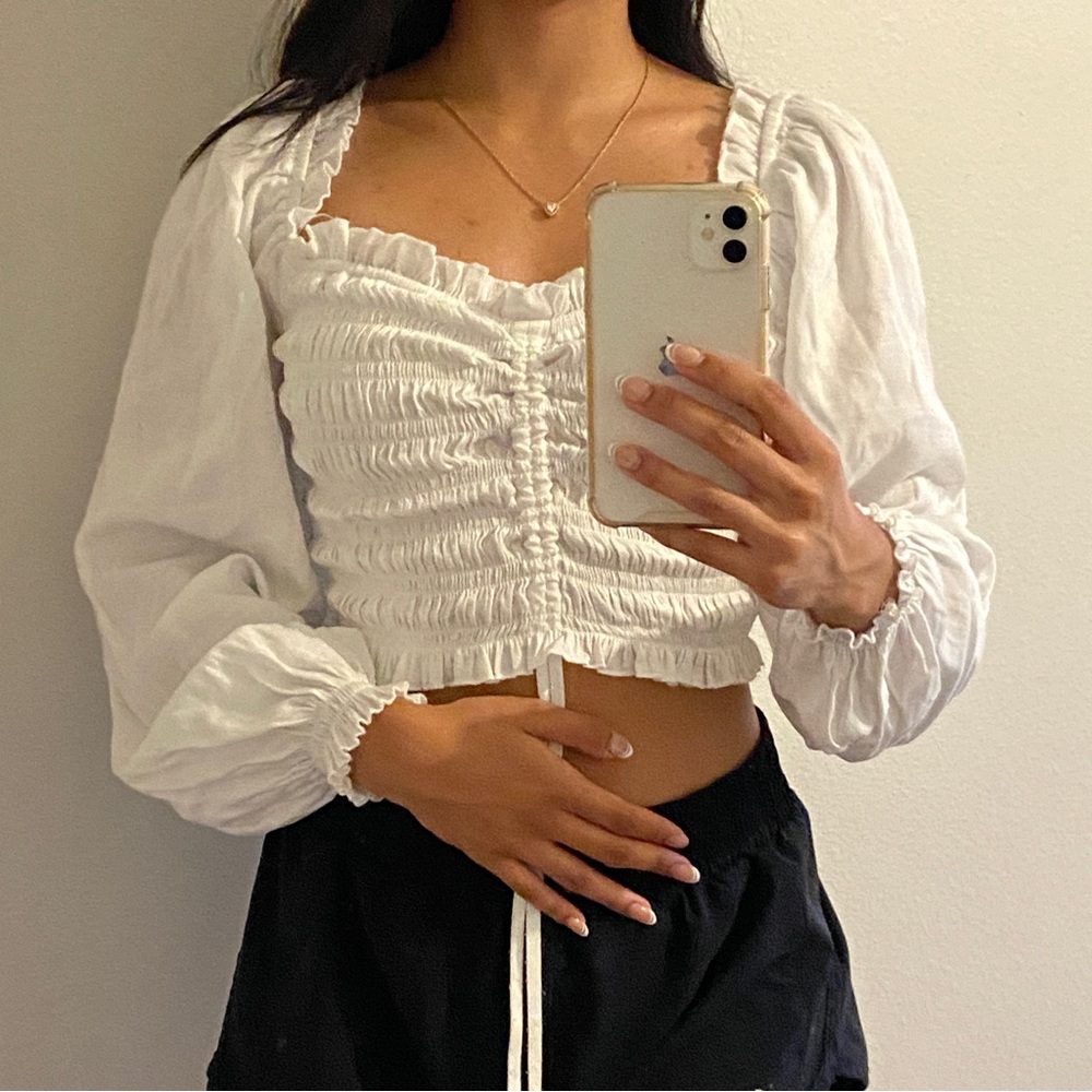 White scrunched long sleeve crop top